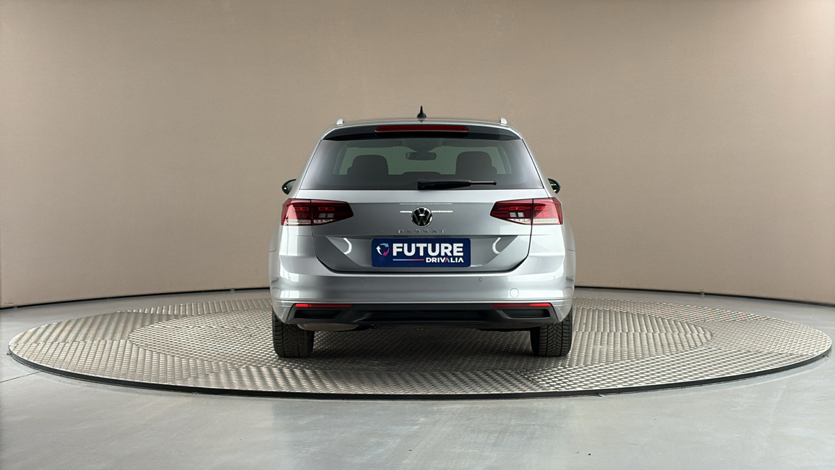 Volkswagen Passat - 5