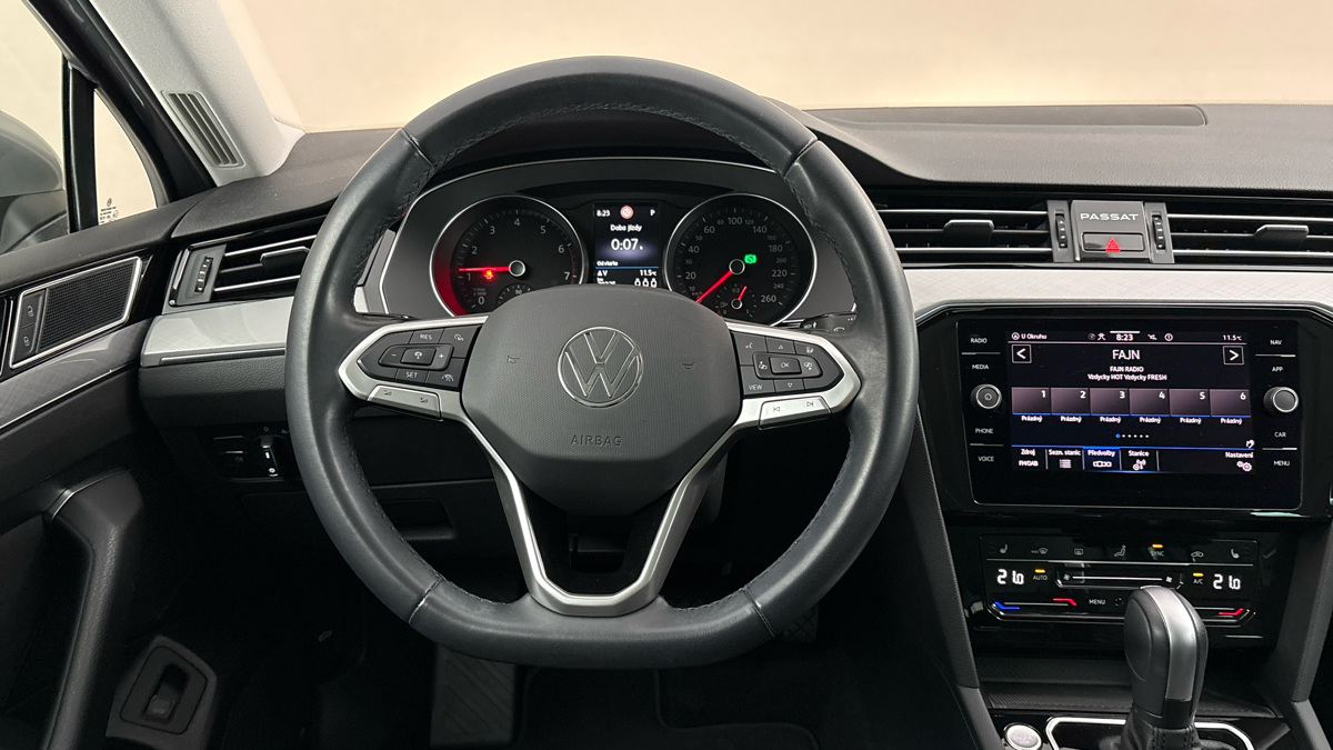 Volkswagen Passat - 9