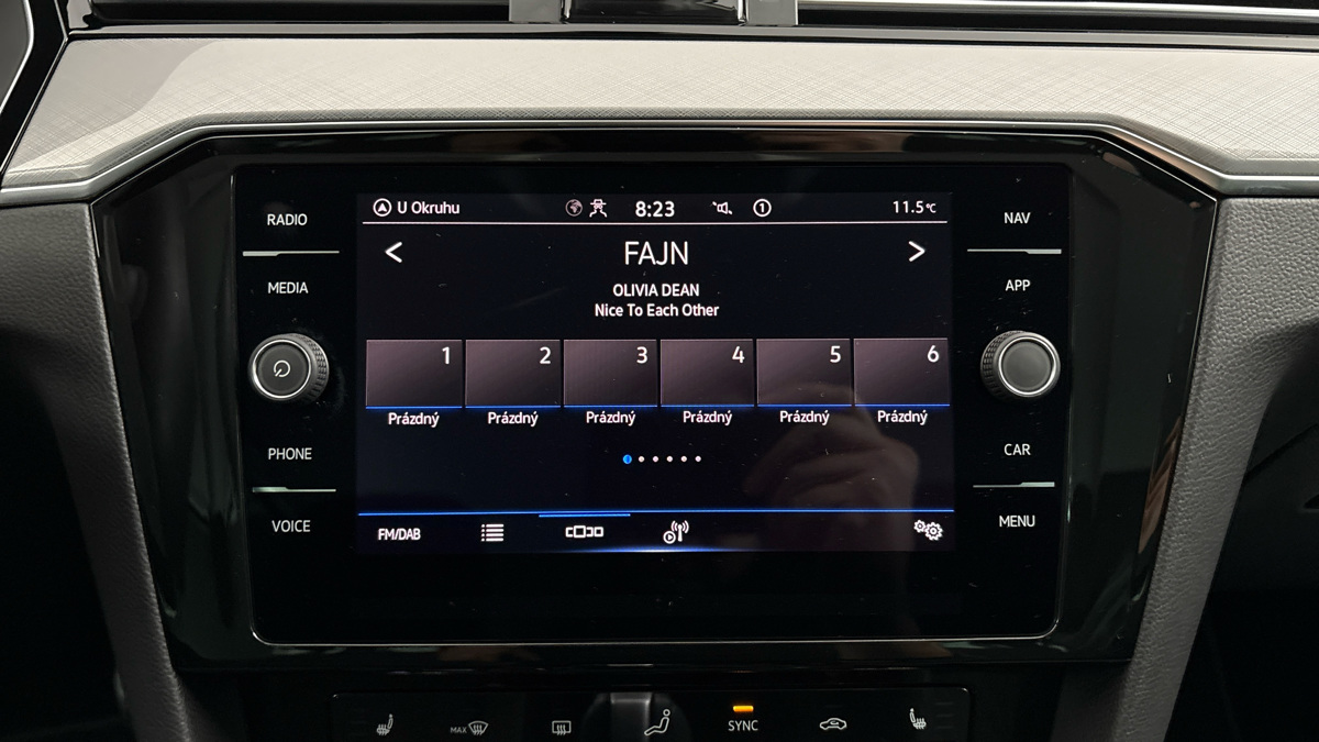 Volkswagen Passat - 11