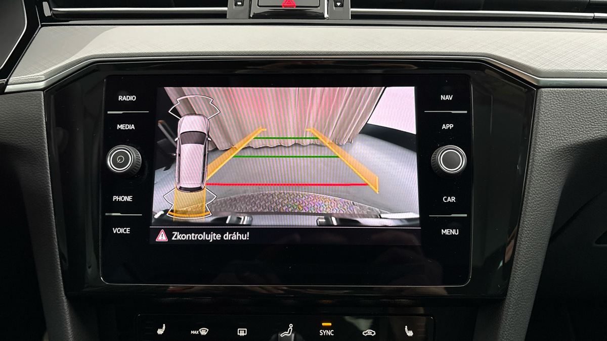 Volkswagen Passat - 12