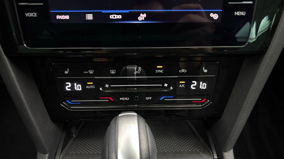 Volkswagen Passat - 13