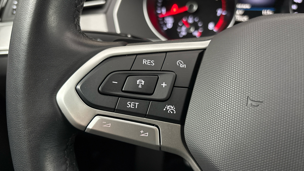 Volkswagen Passat - 14