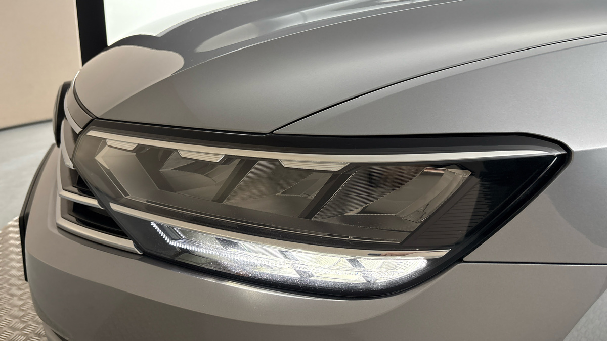 Volkswagen Passat - 18