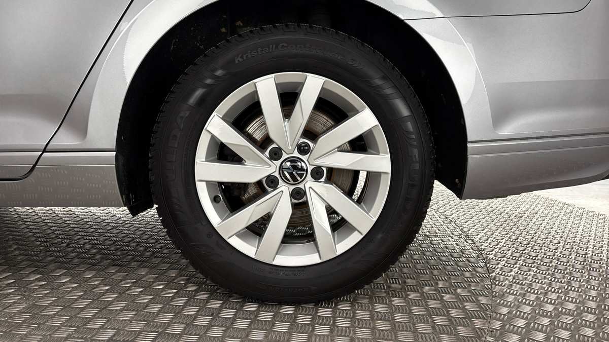 Volkswagen Passat - 19