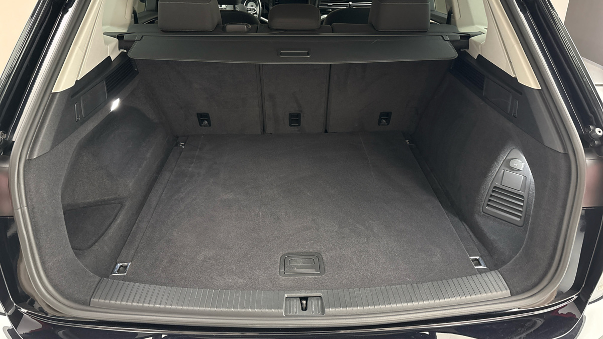 Volkswagen Touareg - 17