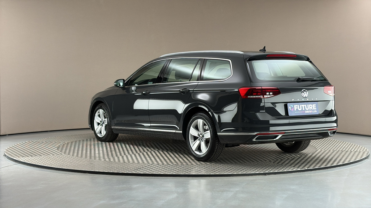 Volkswagen Passat - 2