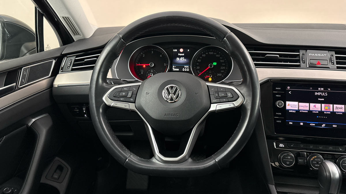 Volkswagen Passat - 9