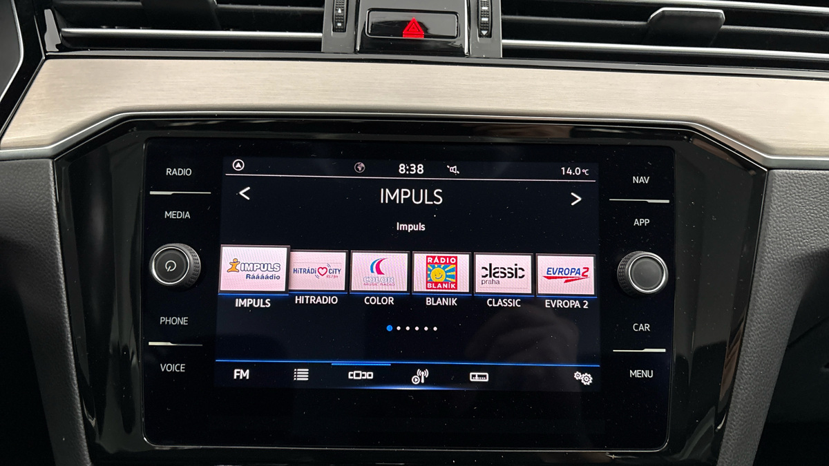 Volkswagen Passat - 11