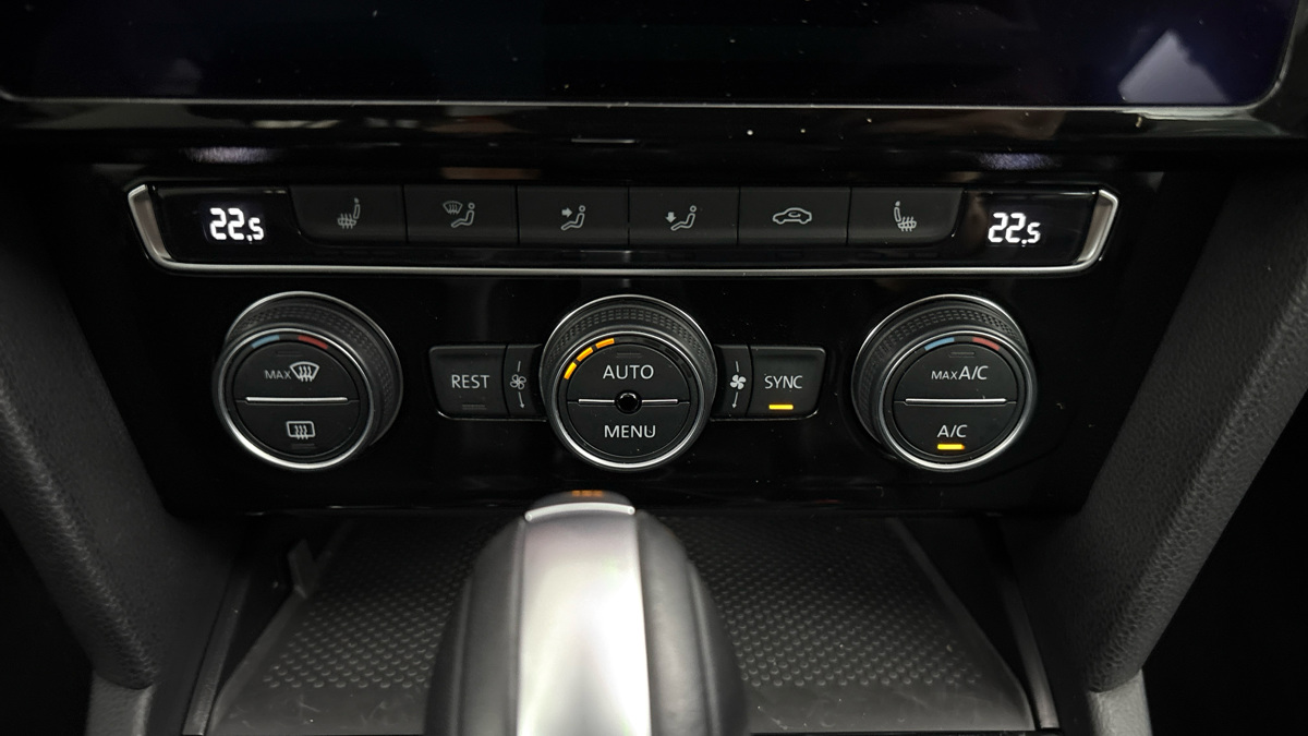 Volkswagen Passat - 13