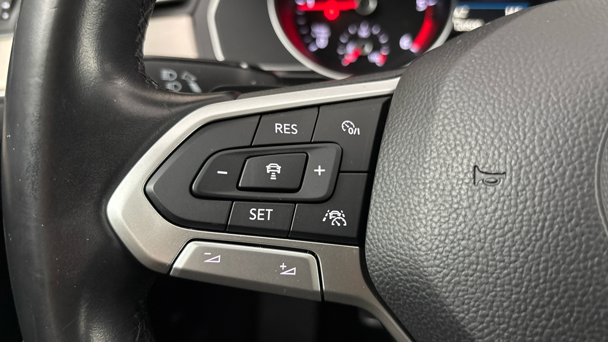 Volkswagen Passat - 14