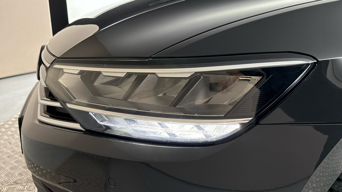 Volkswagen Passat - 18