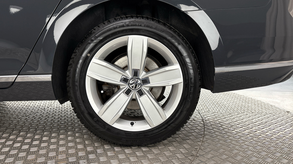 Volkswagen Passat - 19