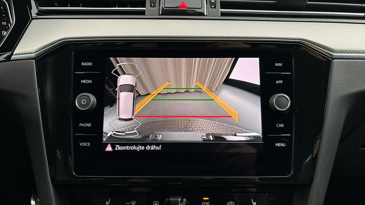 Volkswagen Passat - 12