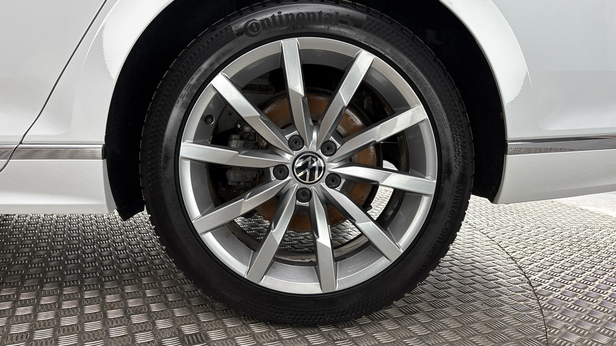 Volkswagen Passat - 19