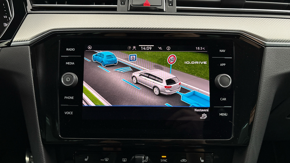 Volkswagen Passat - 25