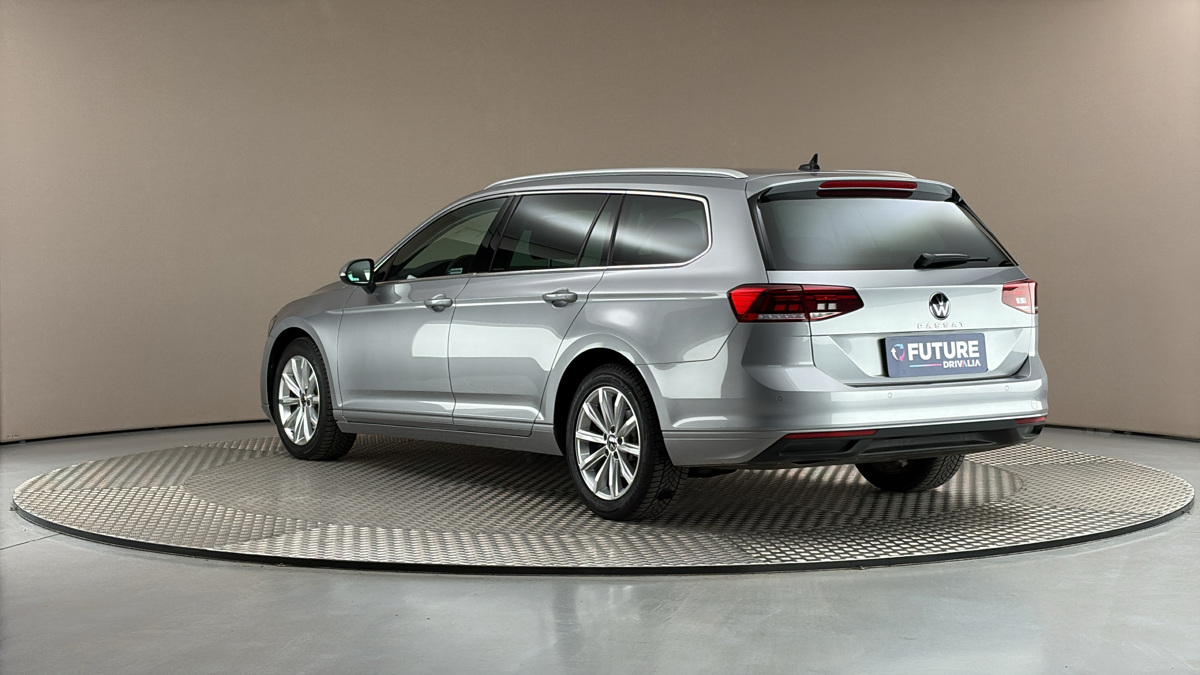 Volkswagen Passat - 2