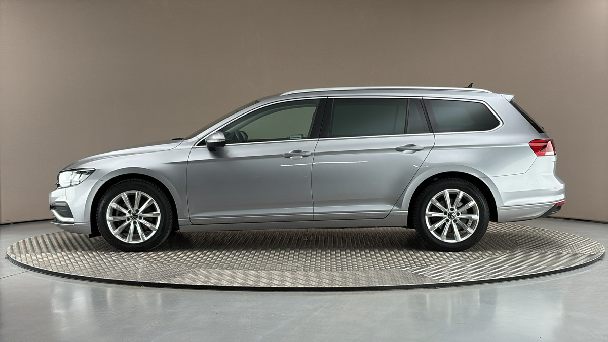 Volkswagen Passat - 4