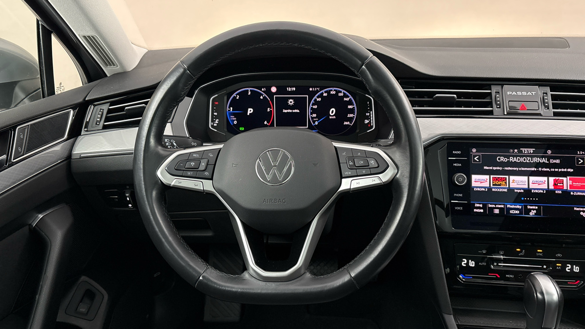 Volkswagen Passat - 9