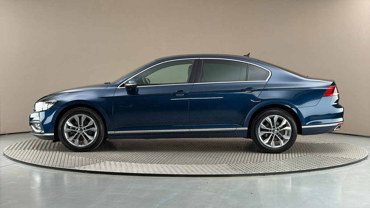 Volkswagen Passat - 4