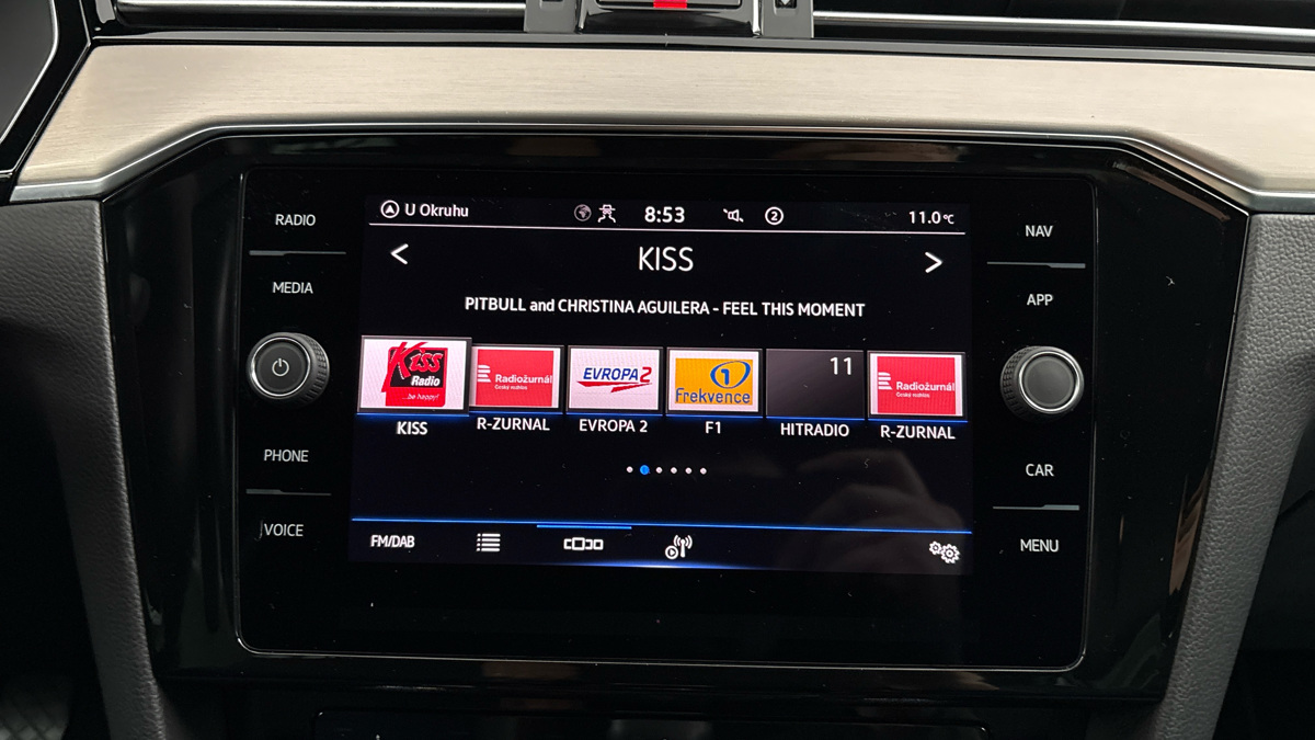 Volkswagen Passat - 11