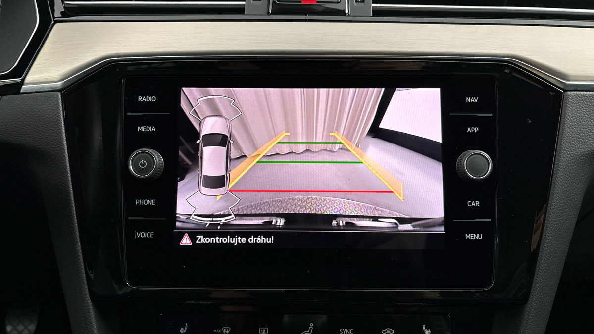 Volkswagen Passat - 12