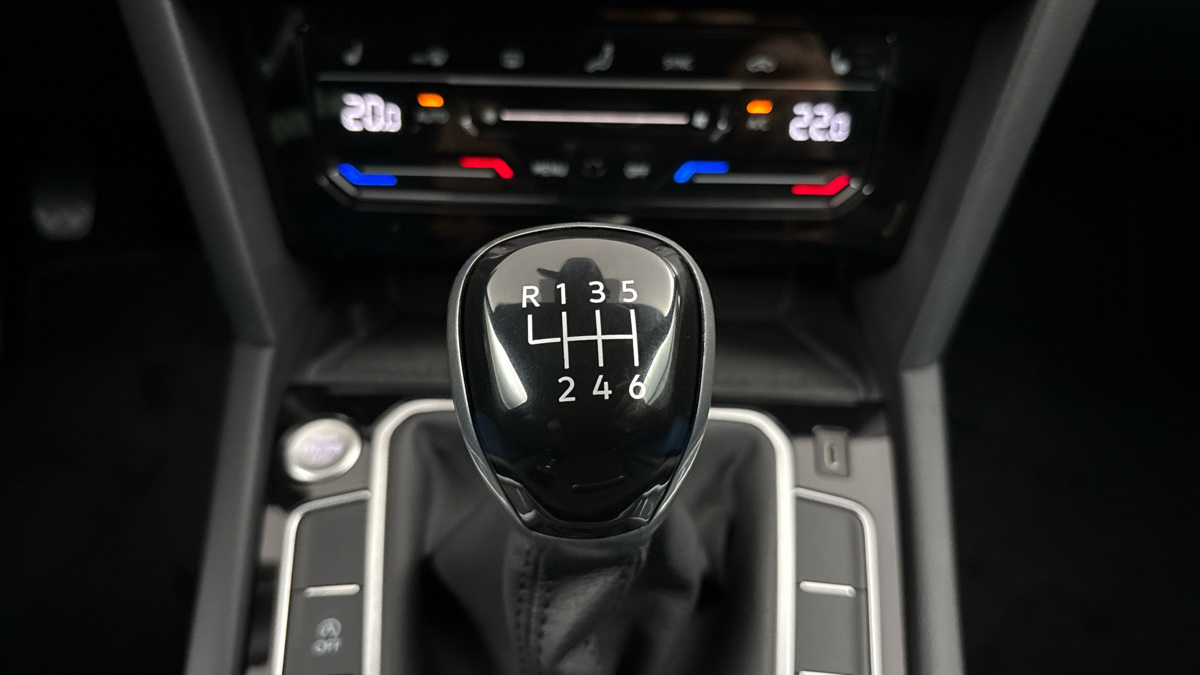 Volkswagen Passat - 26