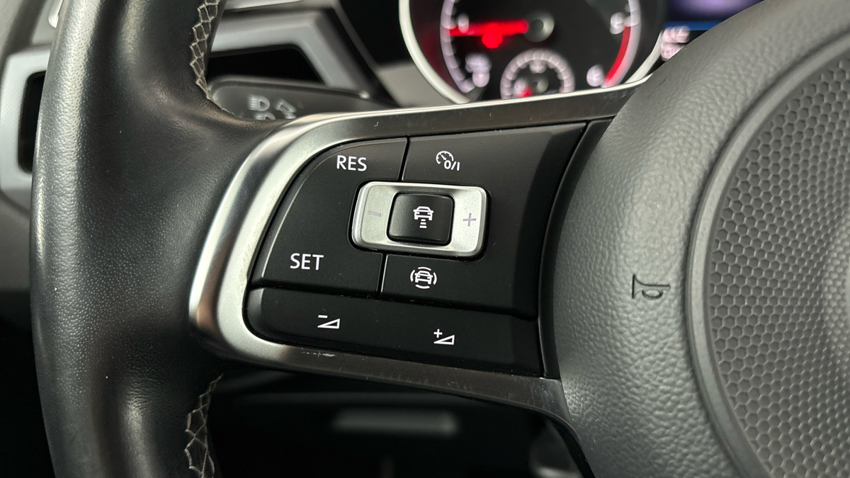 Volkswagen Touran - 14