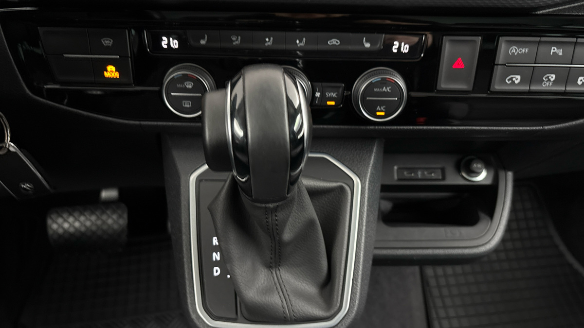 Volkswagen Multivan - 24