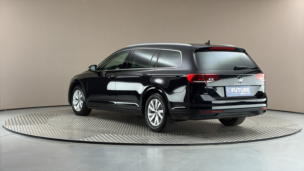 Volkswagen Passat - 2