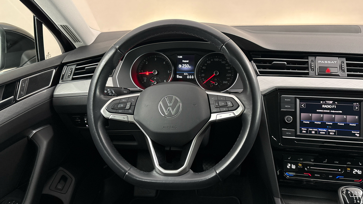 Volkswagen Passat - 9