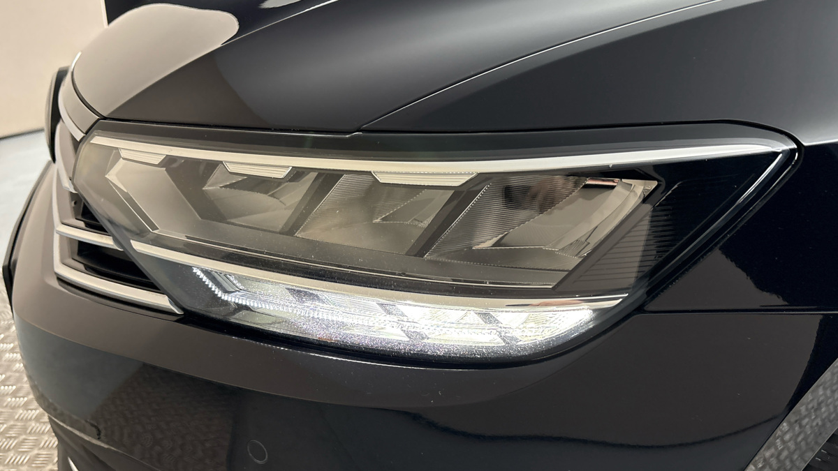 Volkswagen Passat - 18