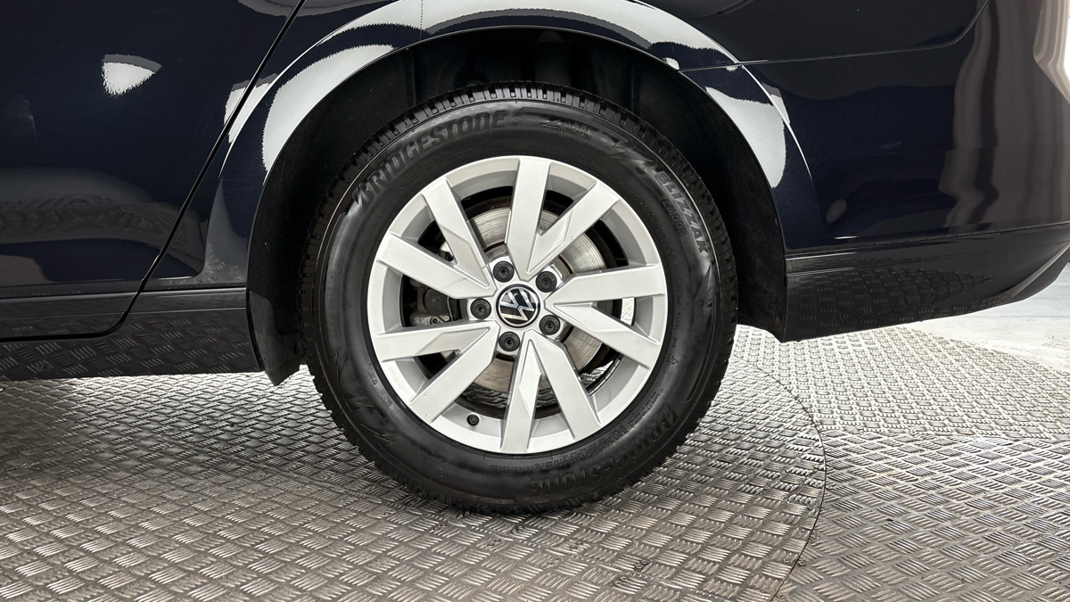 Volkswagen Passat - 19