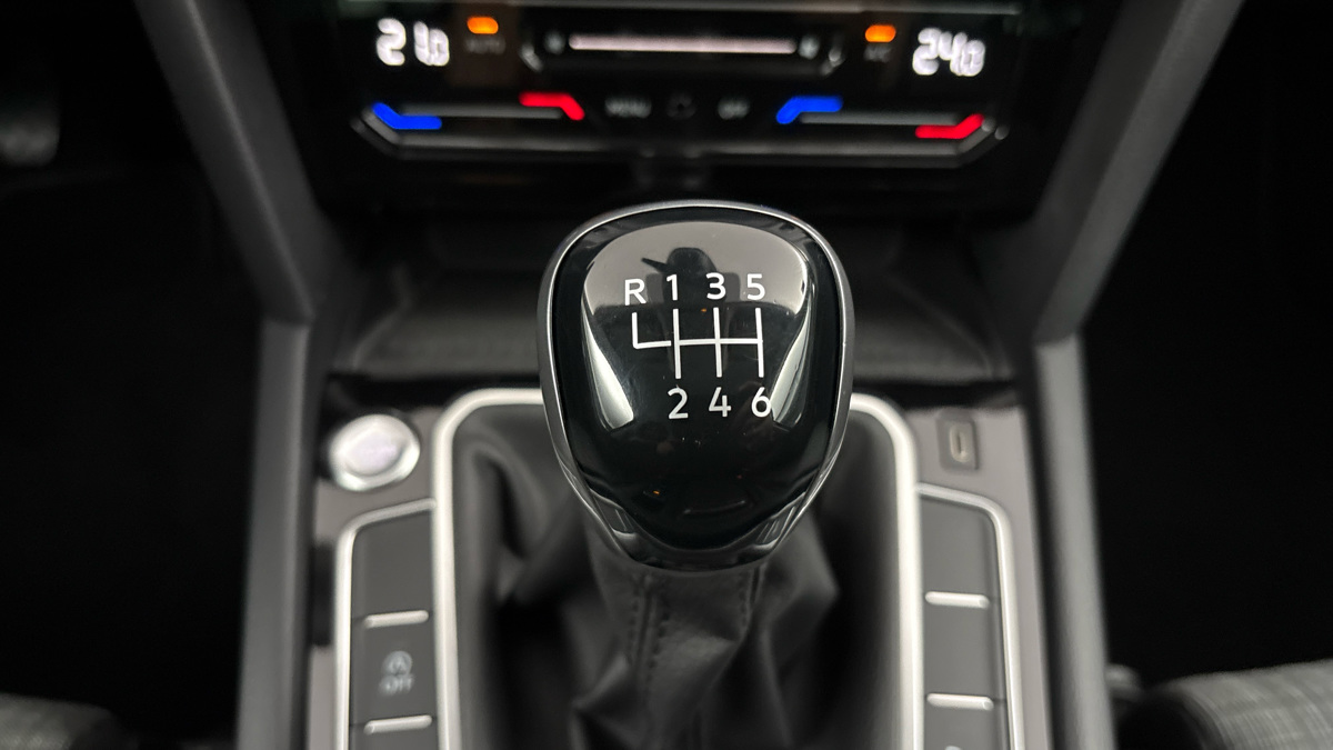 Volkswagen Passat - 24