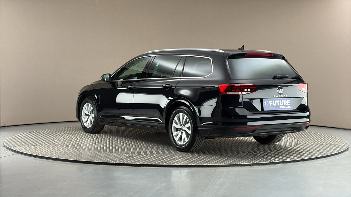 Volkswagen Passat - 2