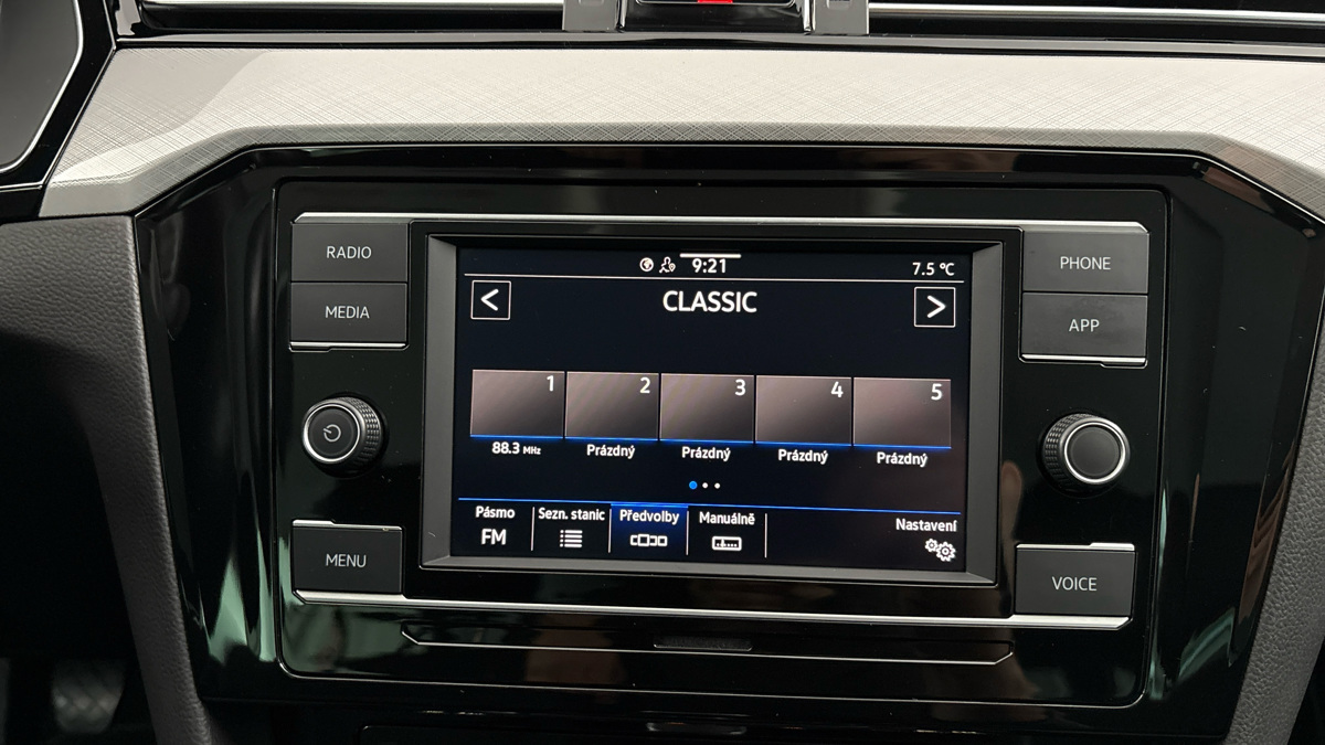 Volkswagen Passat - 11