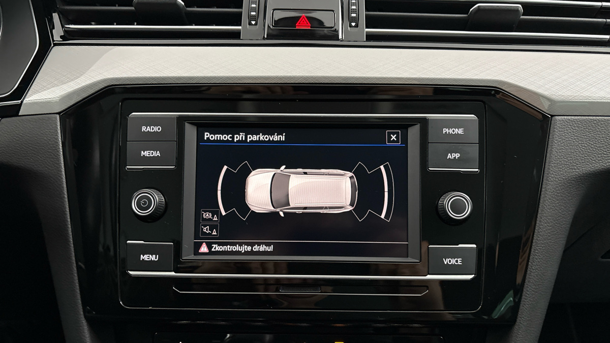 Volkswagen Passat - 12