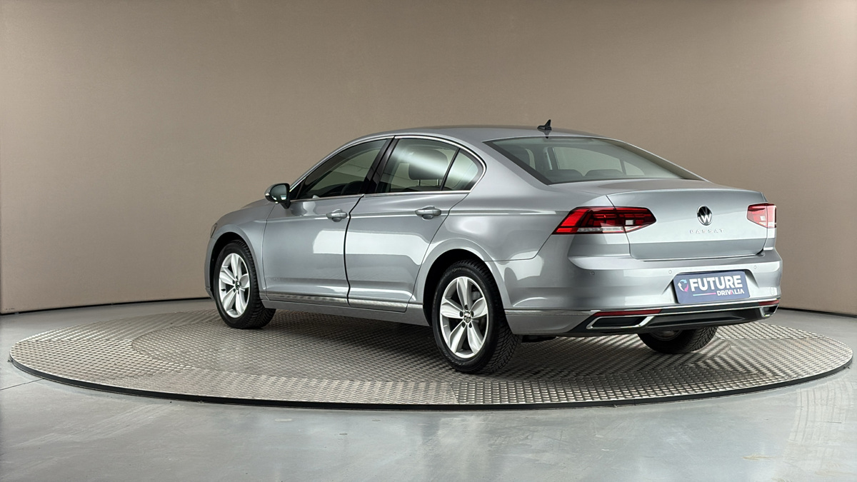 Volkswagen Passat - 2