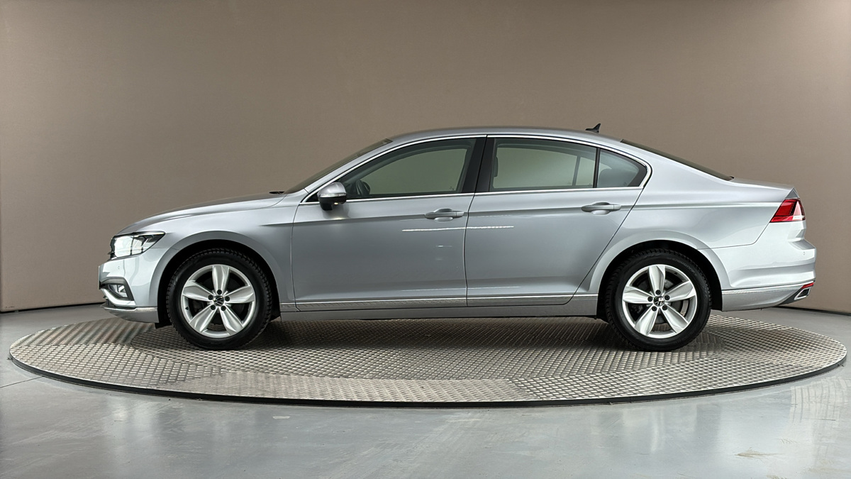 Volkswagen Passat - 4