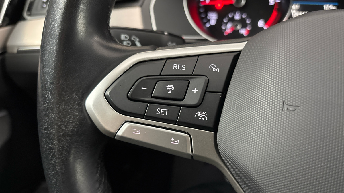 Volkswagen Passat - 14