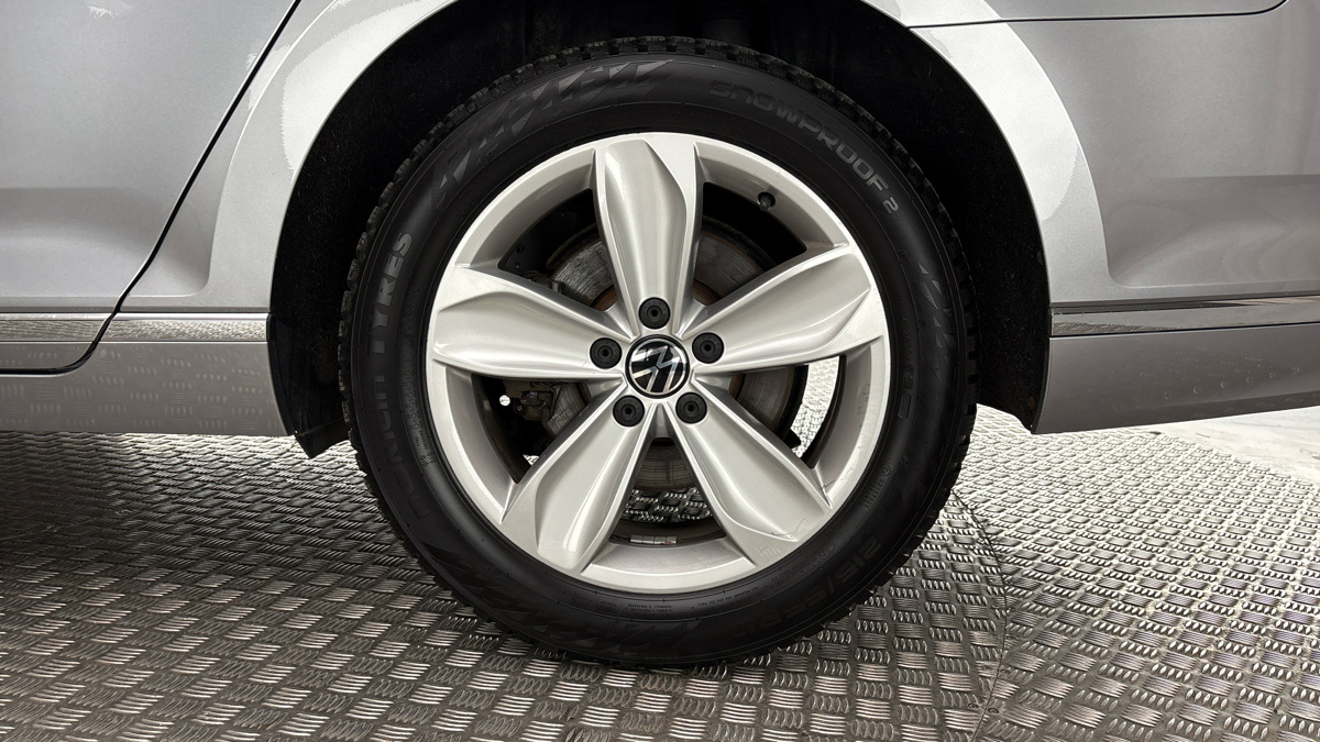 Volkswagen Passat - 19