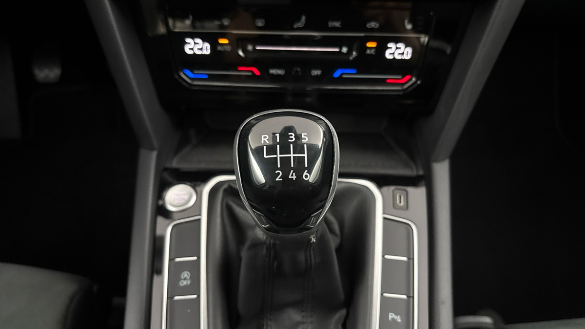 Volkswagen Passat - 25