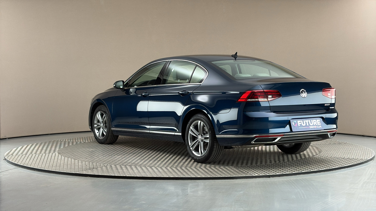 Volkswagen Passat - 2