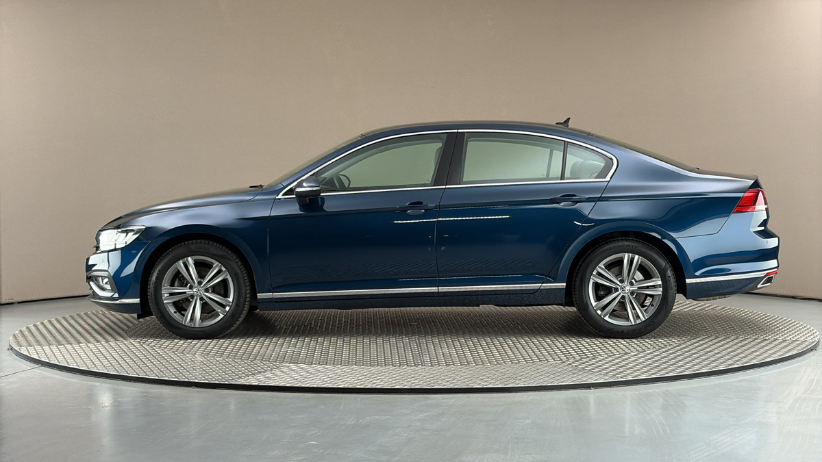 Volkswagen Passat - 4