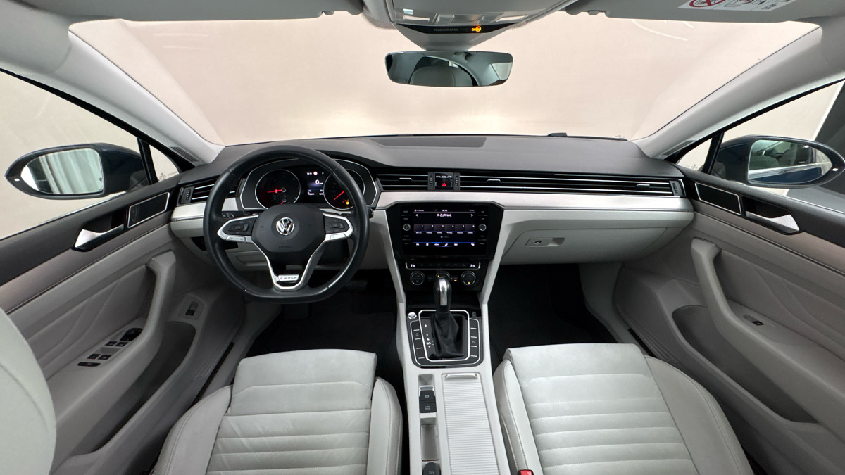 Volkswagen Passat - 8