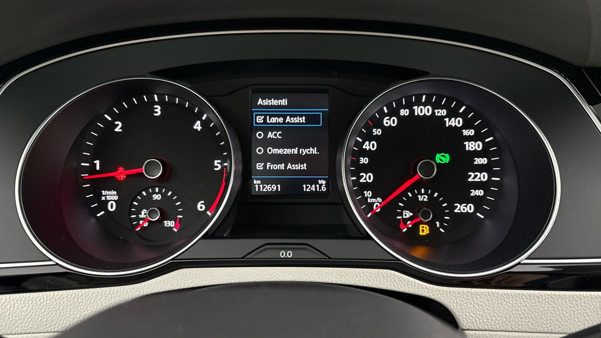 Volkswagen Passat - 10