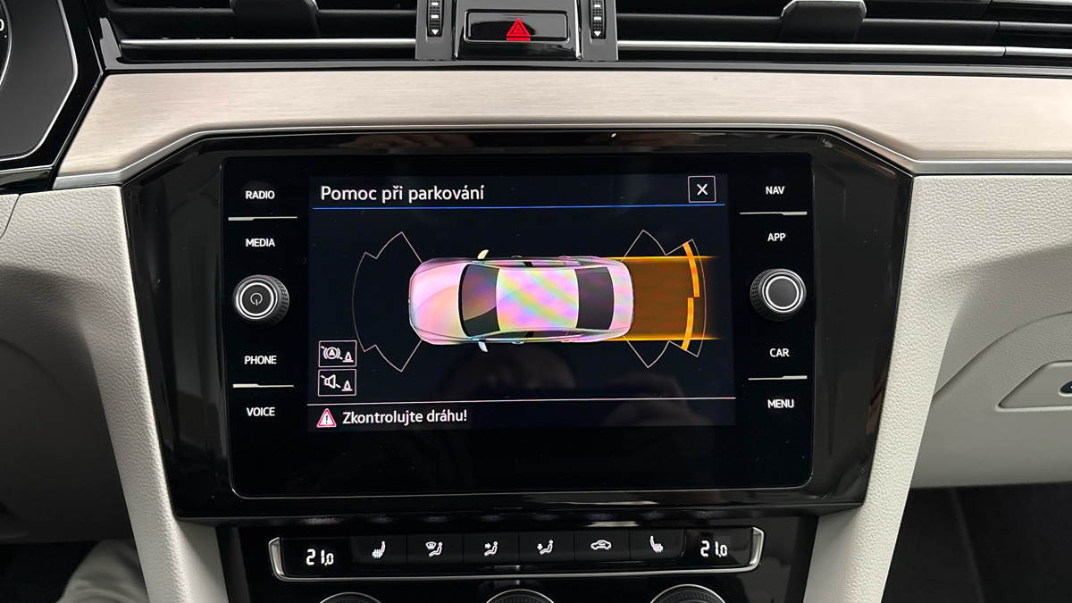 Volkswagen Passat - 12