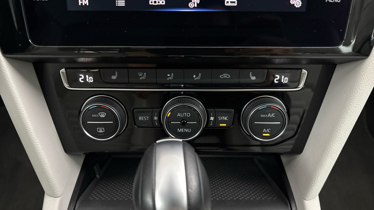 Volkswagen Passat - 13