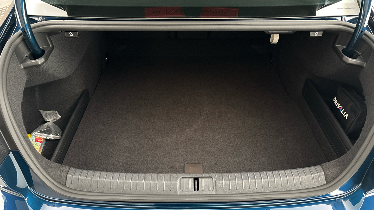 Volkswagen Passat - 17