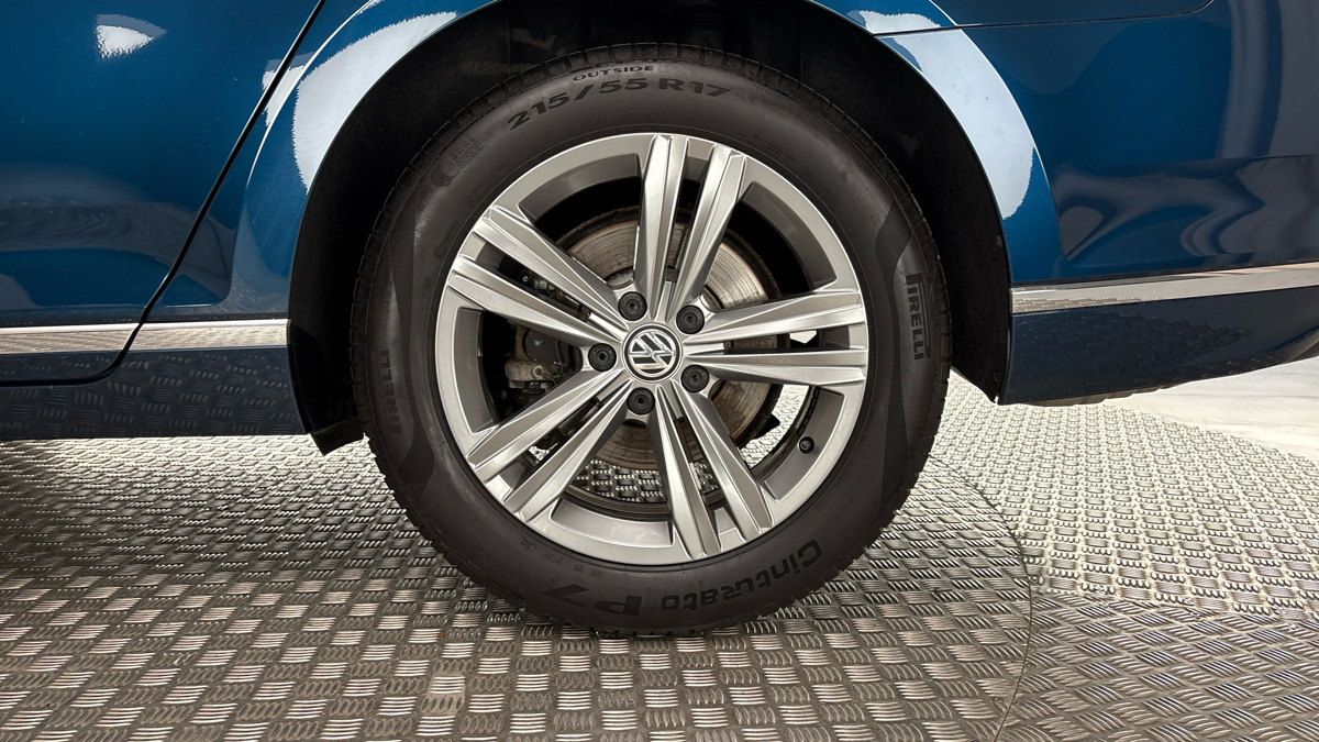 Volkswagen Passat - 19