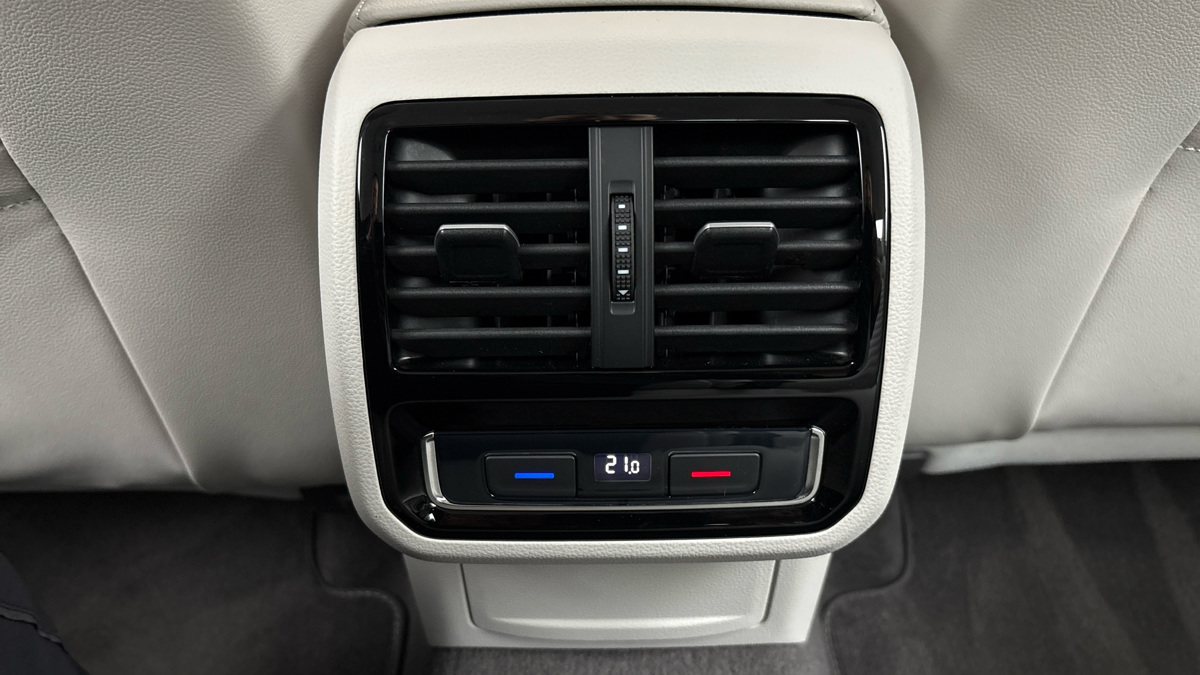 Volkswagen Passat - 22